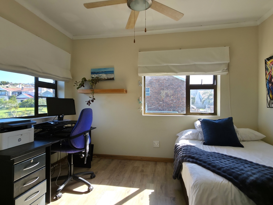 4 Bedroom Property for Sale in Wavecrest Eastern Cape